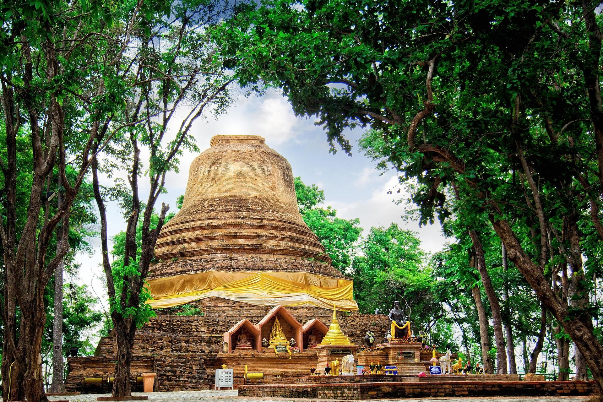 Capture the serene beauty of Phitsanulok’s cultural landscapes